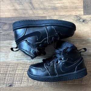 Jordan 1 Mid Black Sneakers